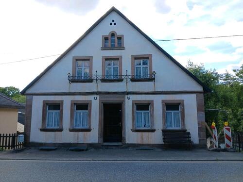 Foto - Bauernhaus mit Scheune und Halle