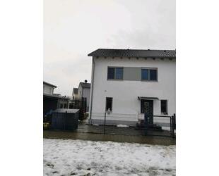 Moderne Doppelhaushälfte im Neubaugebiet Barbing – Baujahr 2020