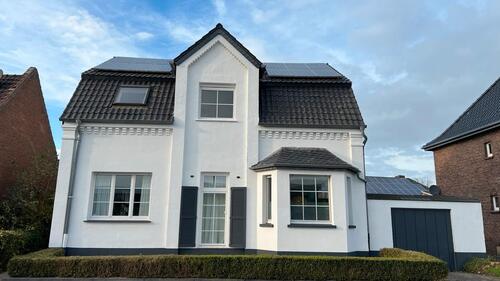 Foto - Frisch renoviertes, freistehendes Einfamilienhaus