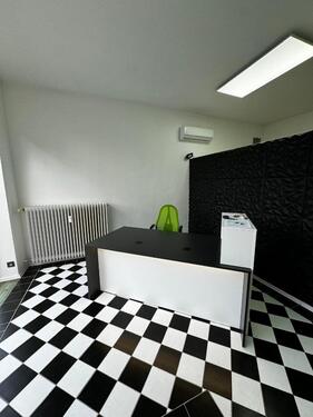 Foto - Kleines Büro in Mutterstadt mit Schaufensterfront +KLIMAANLAGE Led - Beleuchtung JETZT ODER NIE
