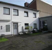 HAUS für 3 Familien zu Verkaufen in Erfstadt Erp - Erftstadt