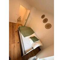 Luxuriös möbliertes Zimmer zur Miete in moderner WG verfügbar. - Nürnberg