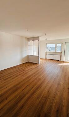 Foto - Erstbezug n. Renovierung: helle 3-Zimmer Wohnung (Balkon, Garage)