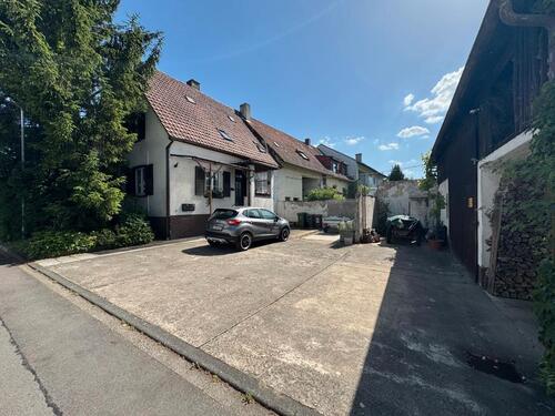 Foto - Modernisiertes Zweifamilienhaus mit Scheune und großem Grundstück