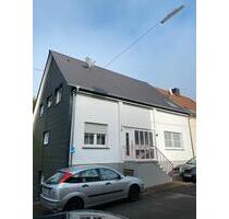 Gepflegtes Wohnhaus mit Garage in Wemmetsweiler - Merchweiler