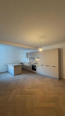 Foto - Moderne 2-Zimmer- Whg mit hochwertigem Fischgrätparkett & EBK