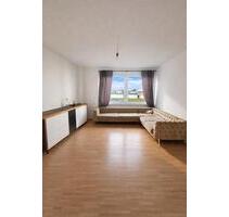 Ab sofort: Helle 1-Zimmer-Wohnung (ca. 45 m²) mit separater Küche, Stellplatz & Keller - Frankfurt am Main Sossenheim