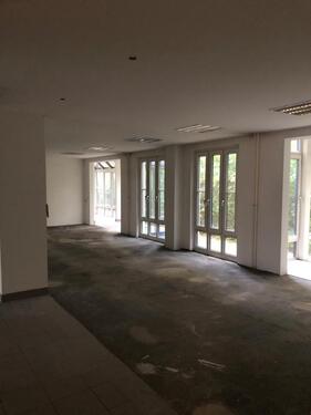 Foto - Vielseitige Gewerbefläche in zentraler Lage – Ideal für Büro, Einzelhandel oder Dienstleistungsunternehmen