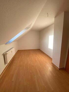 Foto - zwei Zimmerwohnung im Dachgeschoss mit EBK zu vermieten