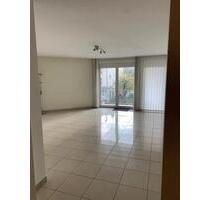 Großzügige helle 2-Zm-Wohnung mit 2 Bädern, Balkon und Stellplatz - Frankfurt am Main Nord-West
