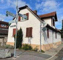 Charmantes Sanierungsbedürftiges kleines Eckhaus - Seeheim-Jugenheim