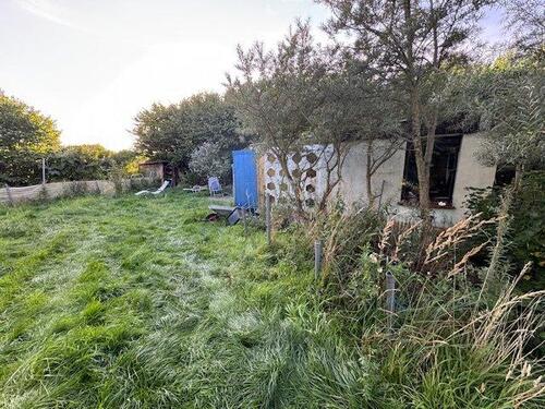 Foto - Zwei Lauben mit Garten und Parkplatz in Stralsund