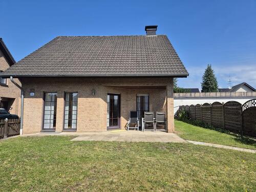 Foto - Einfamilienhaus mit Garage zu verkaufen