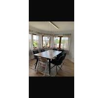 Stilvolle und lichtdurchflutete Wohnung mit Balkon - Althengstett