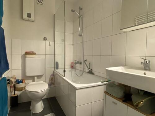 Foto - Frei zum 01.05.2026.: Helle 3-Zimmer-Wohnung mit Aufzug, modernem Tageslichtbad und Balkon