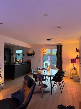 Foto - Der Maler geht, der Möbelwagen kommt