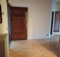 Großzügige 3-Zimmer-Wohnung mit Balkon & Parkblick. - Glauchau