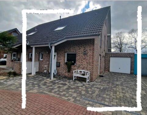 Foto - PRIVAT - Moderne Doppelhaushälfte mit Garten, Pool & Sauna