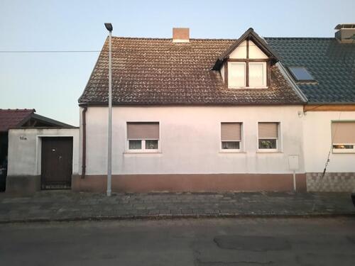 Foto - Sanierungsbedürftiges Einfamilienhaus in ländlicher Lage