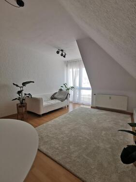 Foto - Helle 2 Zimmer DG Wohnung mit Balkon und Garage