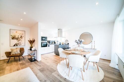 Foto - Geschmackvolle 3-Zimmer-Hochparterre-Wohnung mit EBK und Balkon