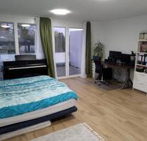 Miete: Helle 1-Zimmer-Wohnung mit großer Terrasse und Aufzug - Leonberg