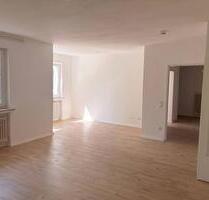 **FRISCH RENOVIERT** Helle 4-Zimmer-Wohnung mit BALKON in Solingen