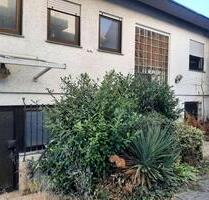 Ein-Zweifamilienhaus auf großem Grundstück -PROVISIONSFREI- - Erdmannhausen
