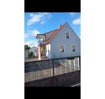 Charmantes Einfamilienhaus mit Garage, Nebengebäude mit Garten - Eisenberg (Pfalz)