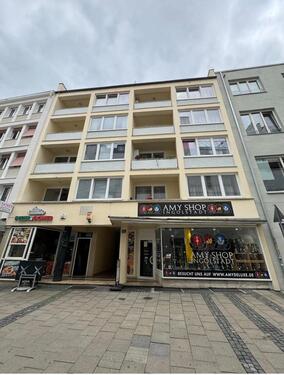 Foto - Ein Mehrfamilienhaus steht zum Verkauf