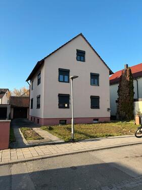 Foto - Modernisiertes Zweifamilienhaus (2023) mit Wärmepumpe