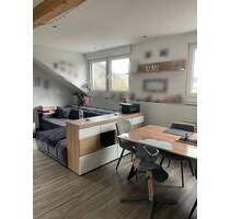 Helle und moderne Dachgeschosswohnung mit Einbauküche - Leiwen