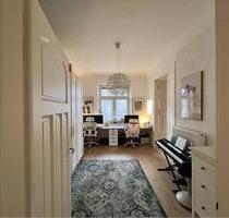 Modernisierte 3-Zimmer Altbau-Wohnung mit Balkon in zentraler Lage - 41061 Mönchengladbach