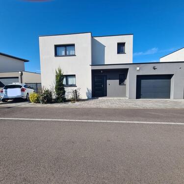 Foto - Modernes Familienhaus 149m2 5Z. Garten Garage (15min Neuenburg)