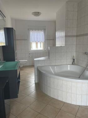 Foto - Schöne helle 2,5 bis 3-Raum-Wohnung 83m² mit Bad,- u. Küchenmöbel