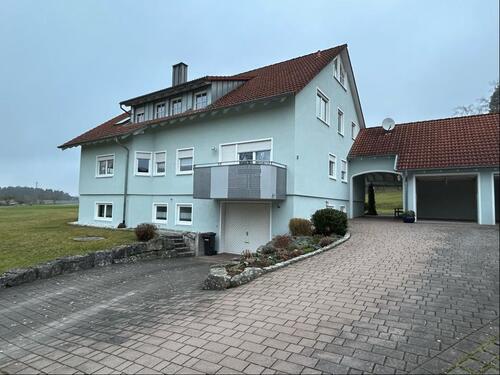 Foto - Idyllisch Wohnen im Grünen - großzügige 5-Zimmer-Dachgeschosswohnung