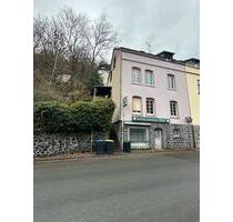 Doppelhaushälfte mit 169 qm Wohnfläche renovierungsbedürftig - Altena