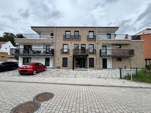 Foto - Neubaukomfort im Erdgeschoss: 4 Zimmer, 2 Balkone & Stellplatz