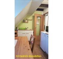 Die sehr attraktive und teilmöblierte 2-Zimmer-Wohnung ist ausgestattet mit Küchen- und Badmöbel und befindet sich in einer schöner Lage im Stadtzentrum von Seehausen unweit des Alands im... - Seehausen (Altmark)