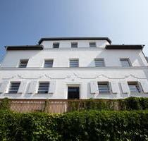 Exclusive 4-Raum WHG, FBH + Parkett + Balkon … im Bauhaus-Denkmal - Lichtenstein (Sachsen)