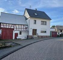 Charmantes Einfamilienhaus mit großem Garten - Tiefenbach