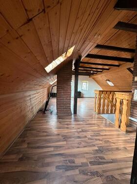 Foto - Ab sofort bezugsfrei! Helle Dachgeschoss Wohnung zu vermieten.