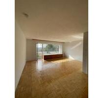 Renovierte 3,5-Zi.-Wohnung mit Balkon, Aufzug und Garage in Essen