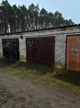 Foto - Garage Unter der Hochspannung ohne Strom