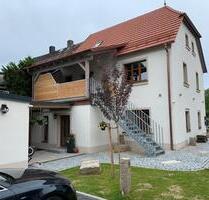 Kernsanierte Maisonette-Wohnung (2021) | Überdachter Balkon | Gartenmitbenutzung | Stellplatz | EBK - Windischeschenbach
