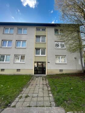 Foto - Neu renovierte 3,5-Zi.-Wohnung, zentral gelegen!!!