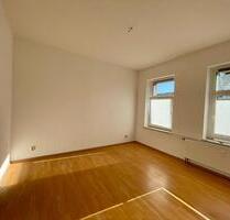 2-Zimmer-Wohnung im EG, Einbauküche, ab Juli frei (47 m²) - Werdau