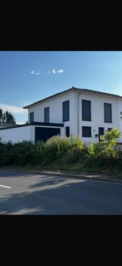 Foto - Moderne Doppelhaushälfte mit Wärmepumpe, 10 KW PV-Anlage, Garage