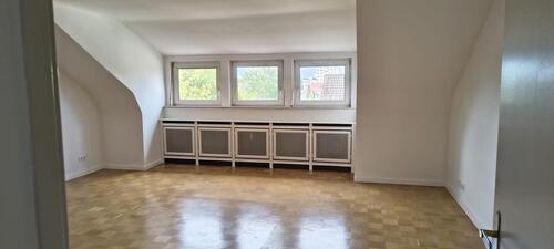 Foto - Großzügige 3-Zimmerwohnung im DG -Renoviert-