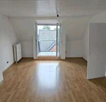 Frisch renovierte 2-Zimmer-Dachgeschosswohnung mit Balkon - Hamm Herringen